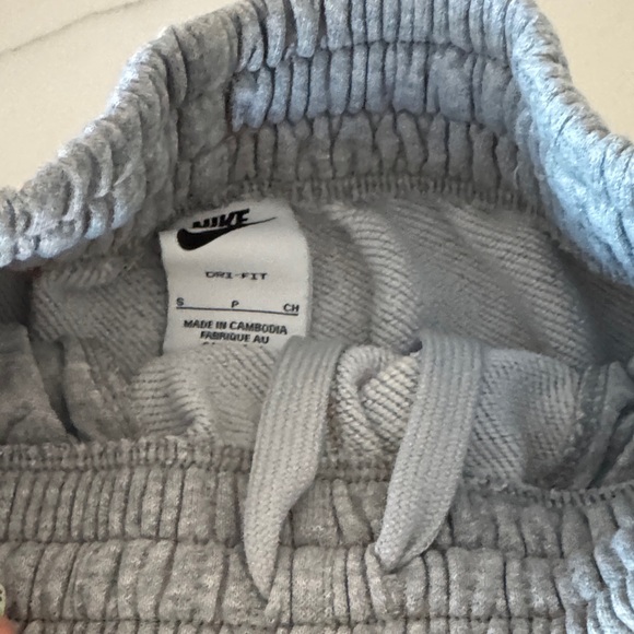 Nike Kids Gray Sweatpants with Cargo Pockets - Picture 3 of 9
